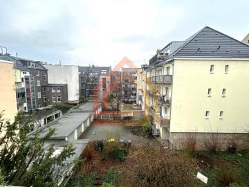 Bezugsfreie und zentral gelegene Wohnung mit Balkon zum ruhigen Innenhof!, 50668 Köln, Etagenwohnung zum Kauf