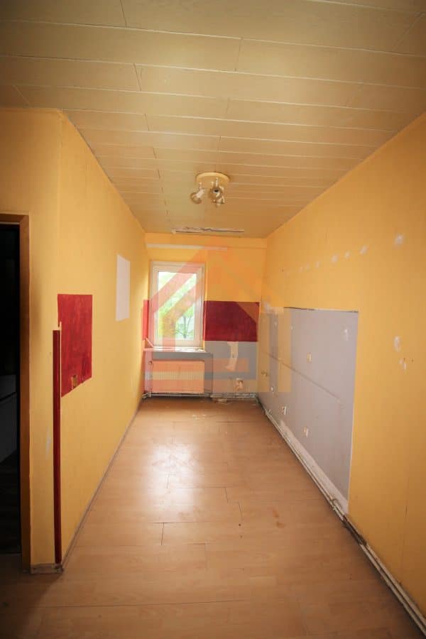 3-Zimmer-Wohnung und ca. 30 m² Spitzboden freuen sich auf einen "Neubeginn"! - Küche