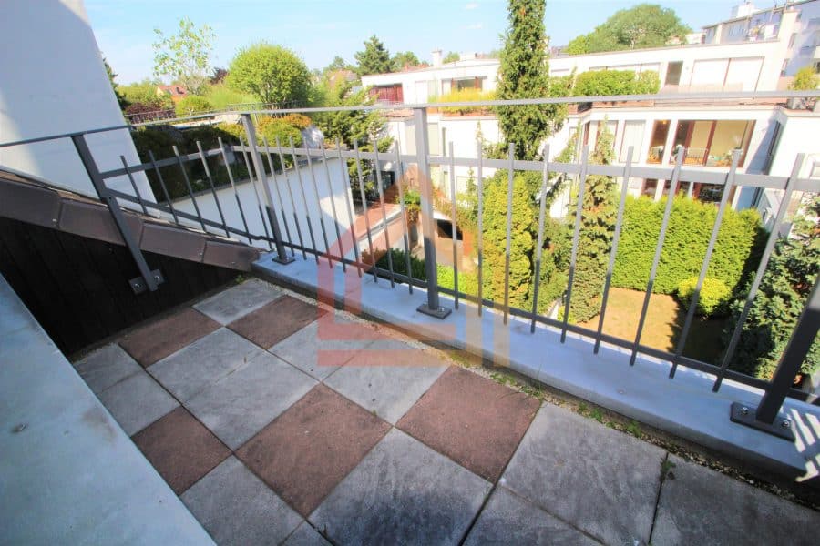 Attraktive Dachgeschoss-Maisonette-Wohnung in gefragter Lage von Köln - Balkon im DG