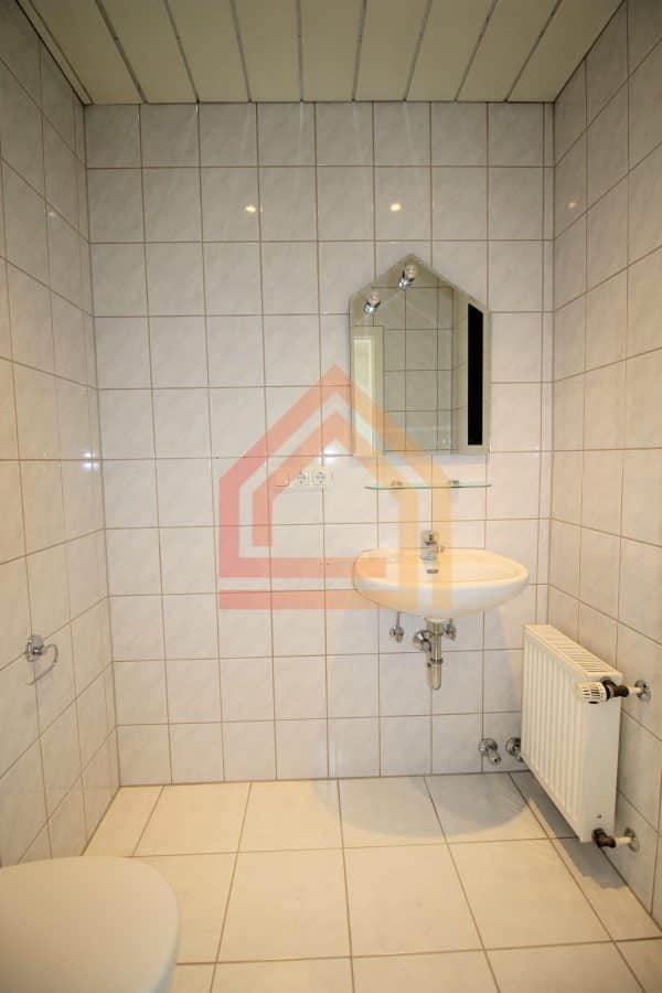 Attraktive Dachgeschoss-Maisonette-Wohnung in gefragter Lage von Köln - Gäste-WC
